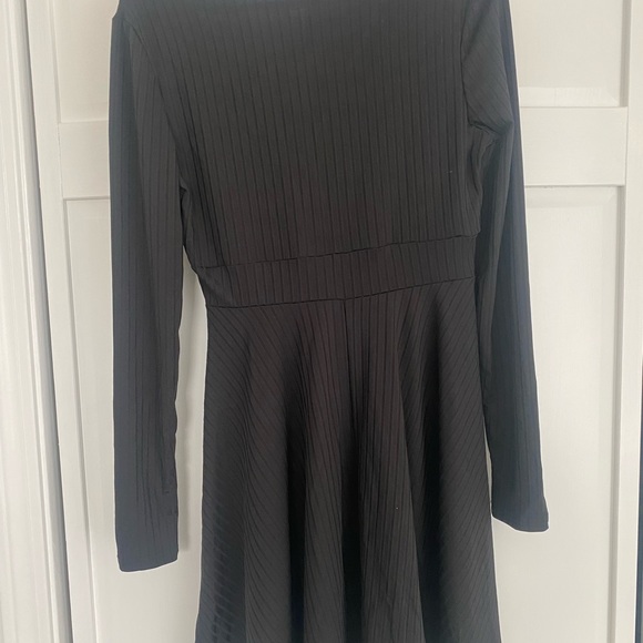 3 dresses, 2 NWT, 1 no tags but never worn - Picture 7 of 9